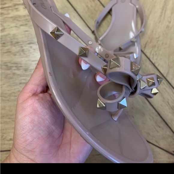 Valentino Garavani rockstud jelly sandals - Picture 1 of 5